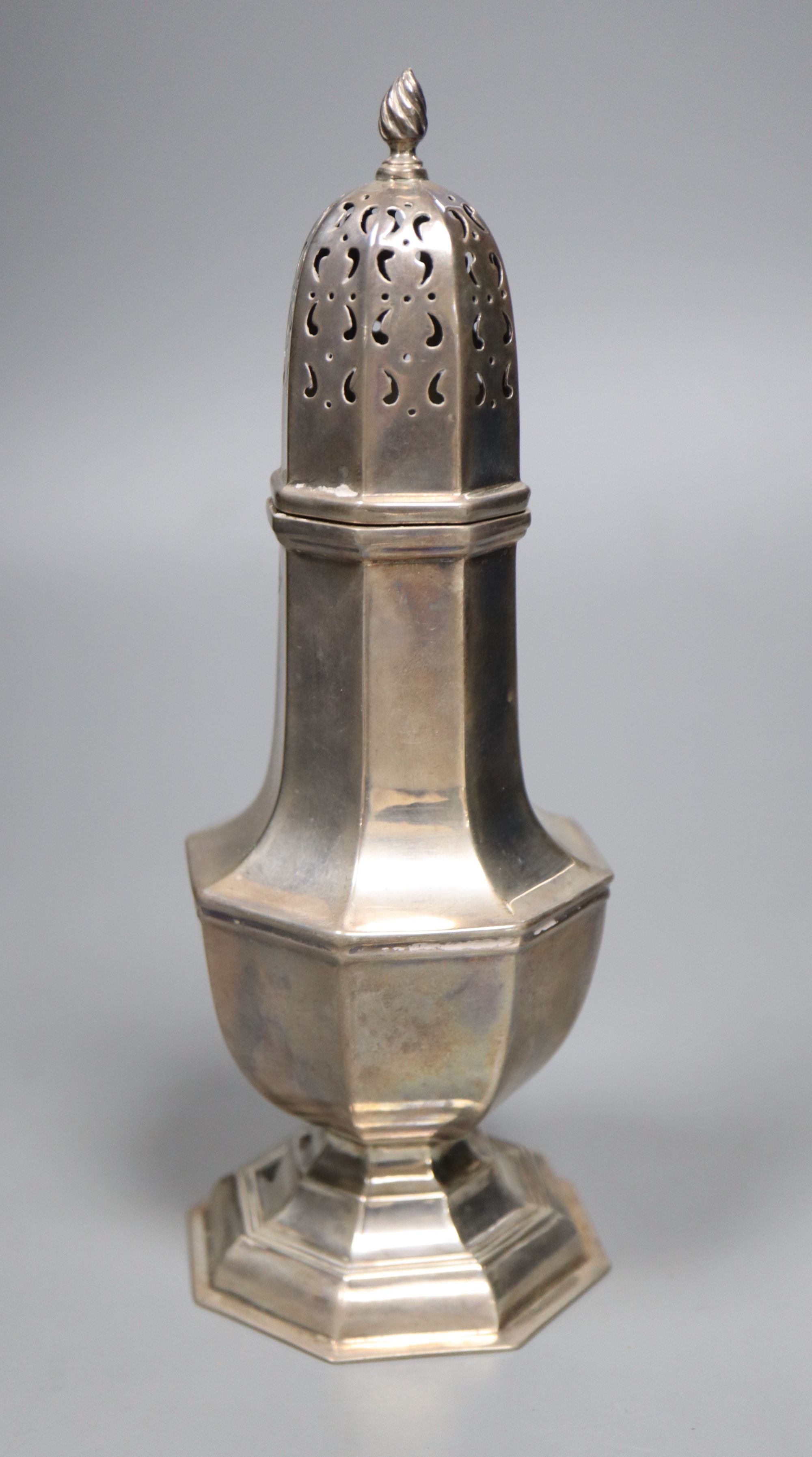 An Edwardian silver octagonal sugar caster, by William Ltd, Birmingham, 1906, 21.5cm, 6oz.